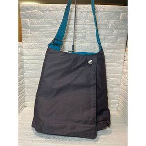 Speck Gray and Blue Laptop Bag
